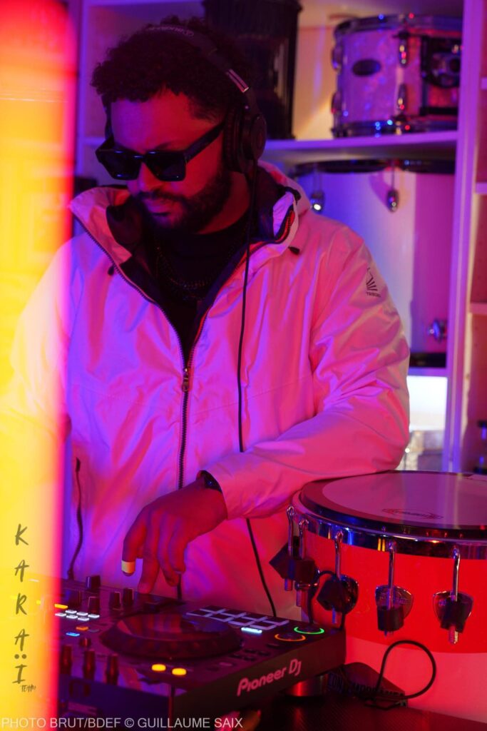 Karai dj studio white